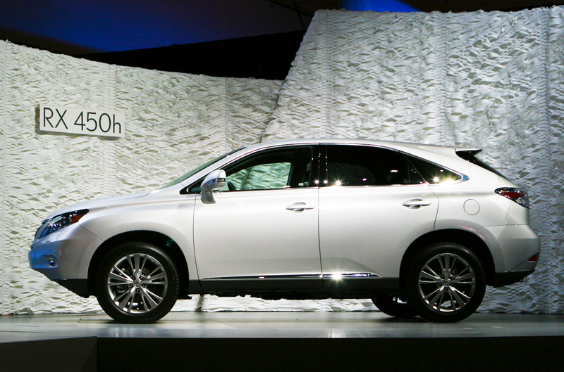 Illustration for article titled 2010 Lexus RX 350 and RX 450h Push Bland to New Heights